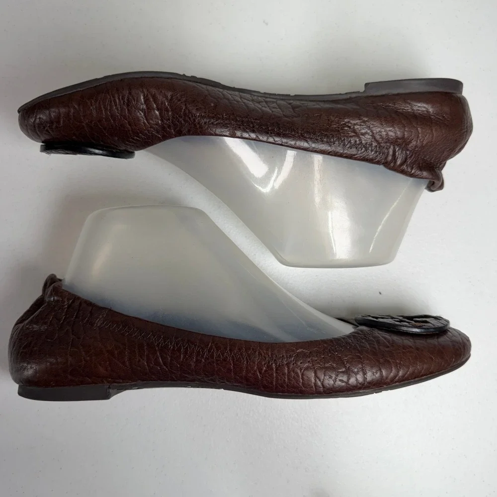 Tory Burch 7.5 Reva Ballet Flats Brown Tumbled Leather Logo Medallion Classic
